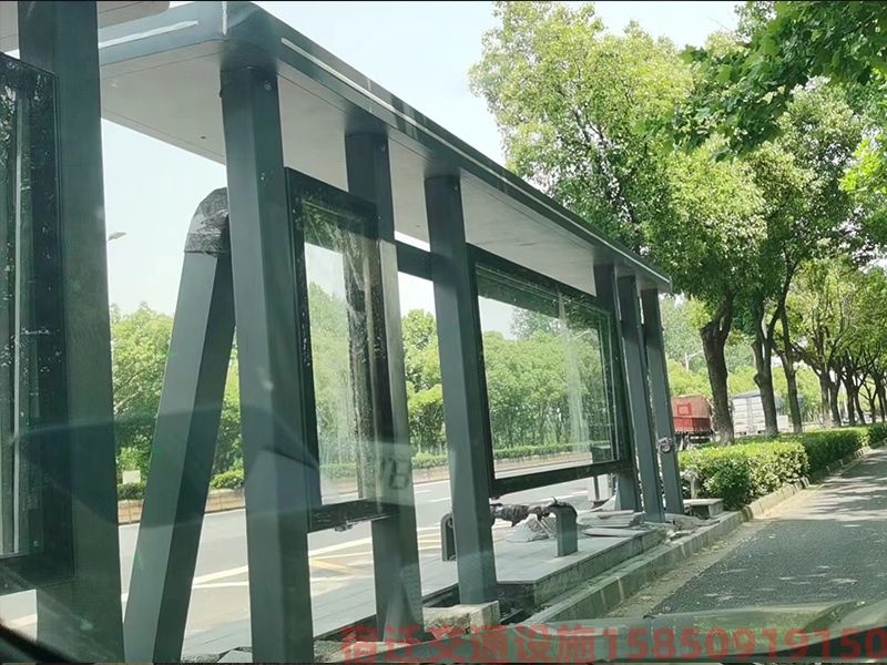 公交候車亭生產(chǎn)廠家現(xiàn)場安裝案例